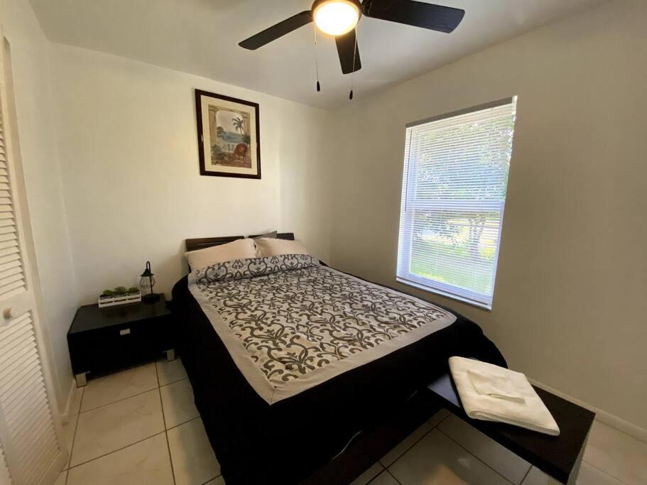 Photo of Bedroom in Lake Worth Corridor