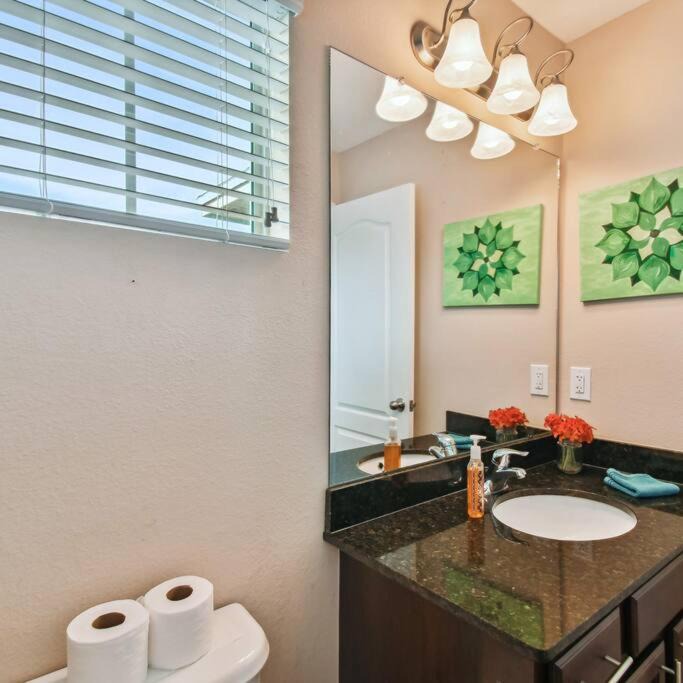 Photo of Livingroom in Carver City - Lincoln Gardens