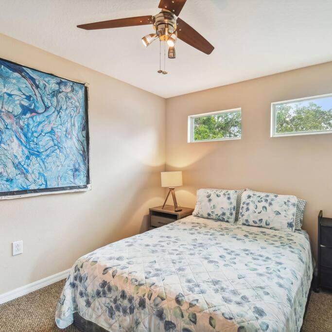 Photo of Bedroom in Carver City - Lincoln Gardens