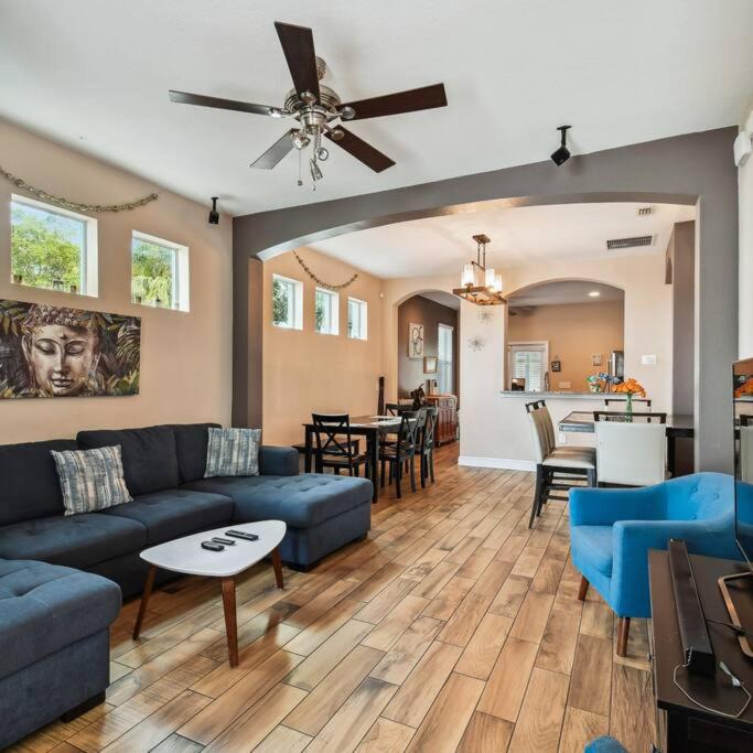 Photo of Livingroom in Carver City - Lincoln Gardens