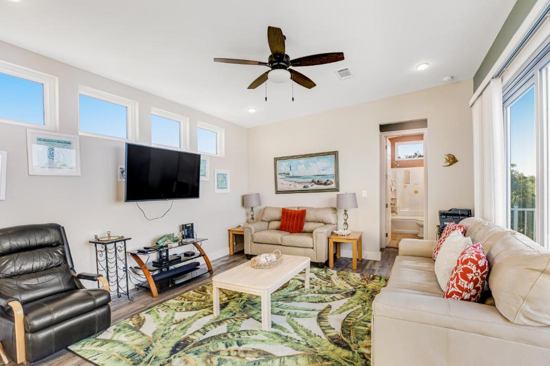 Photo of Livingroom in Doctor's Arm