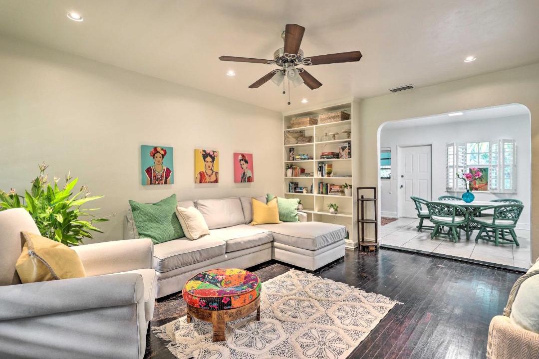 Photo of Livingroom in Biscayne Park