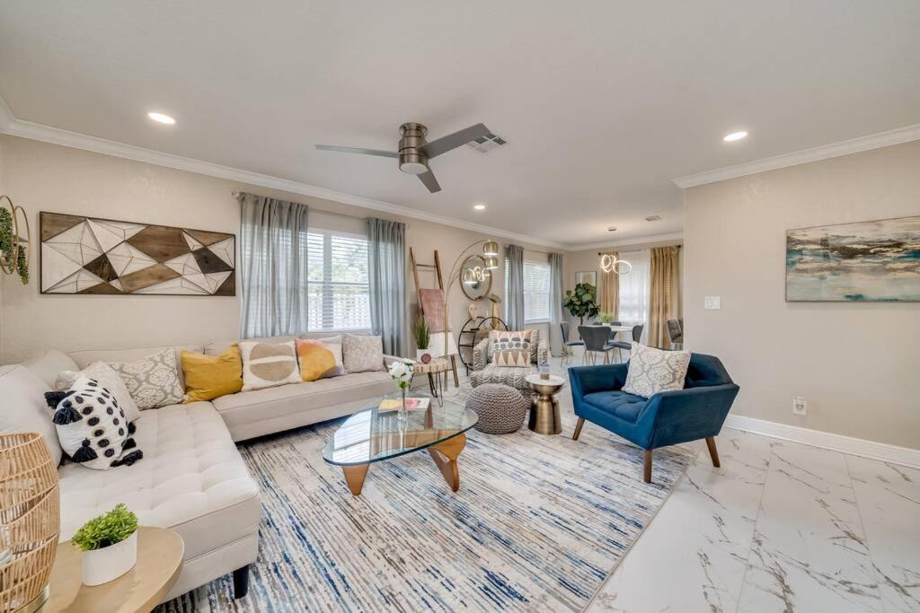 Photo of Livingroom in Central Fort Lauderdale