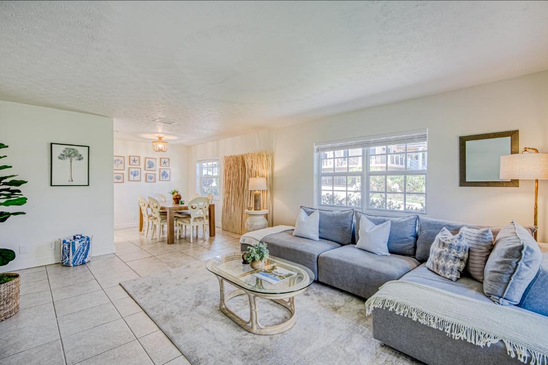 Photo of Livingroom in Juno Beach