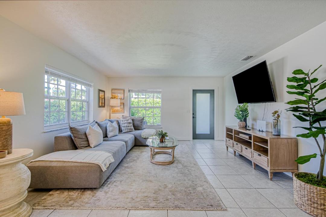 Photo of Livingroom in Juno Beach