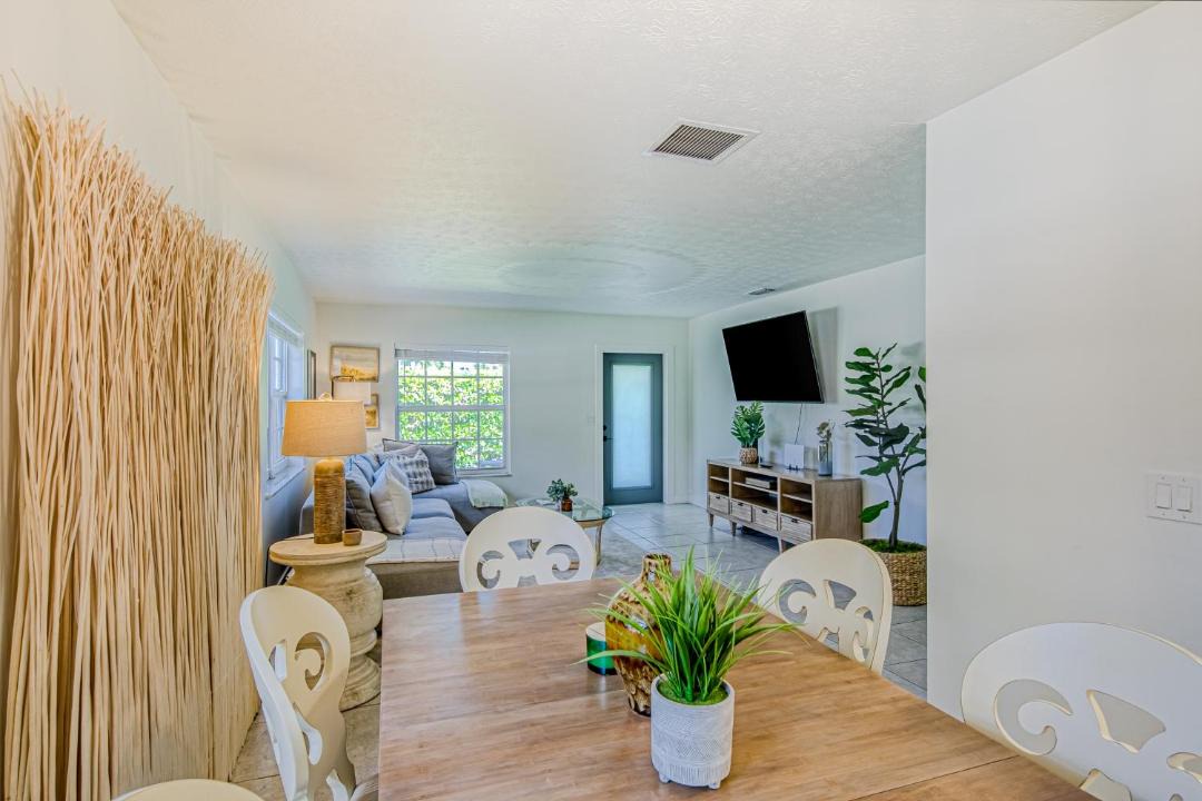 Photo of Livingroom in Juno Beach