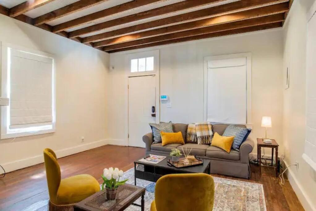 Photo of Livingroom in Central Business District