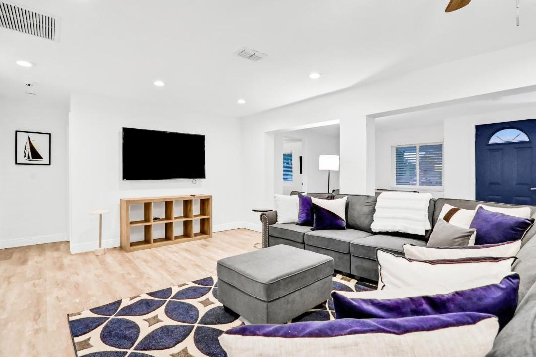 Photo of Livingroom in Apollo Beach