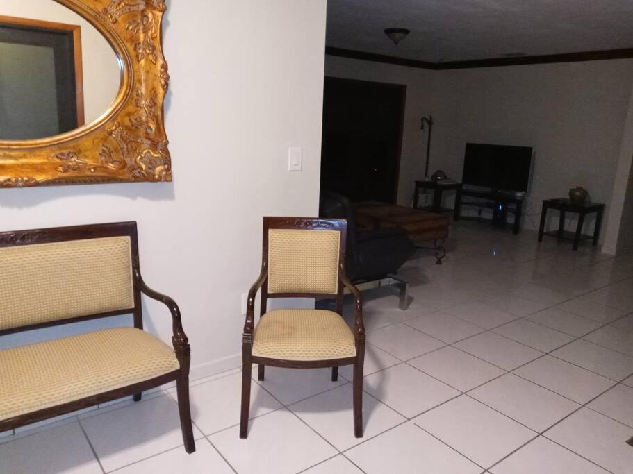 Photo of Livingroom in Tamiami