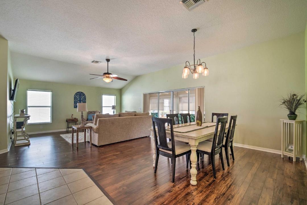 Photo of Livingroom in Duval