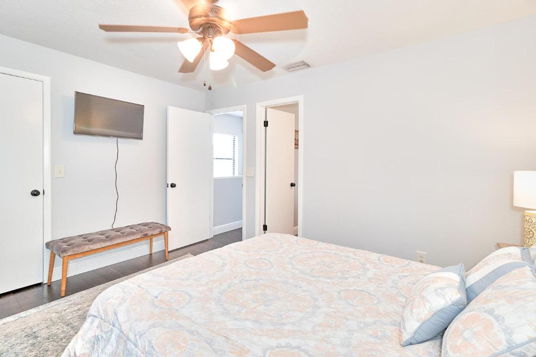 Photo of Bedroom in Bayshore Gardens