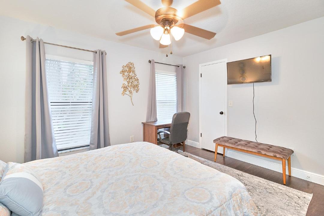 Photo of Bedroom in Bayshore Gardens