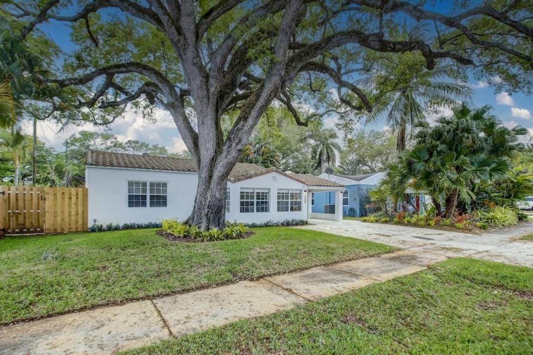 Photo of Buildings in Citrus Isles