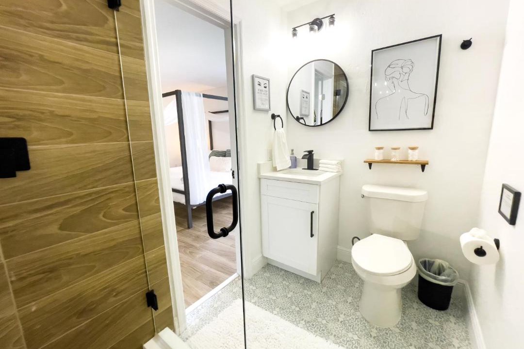 Photo of Bathroom in Port Tampa City