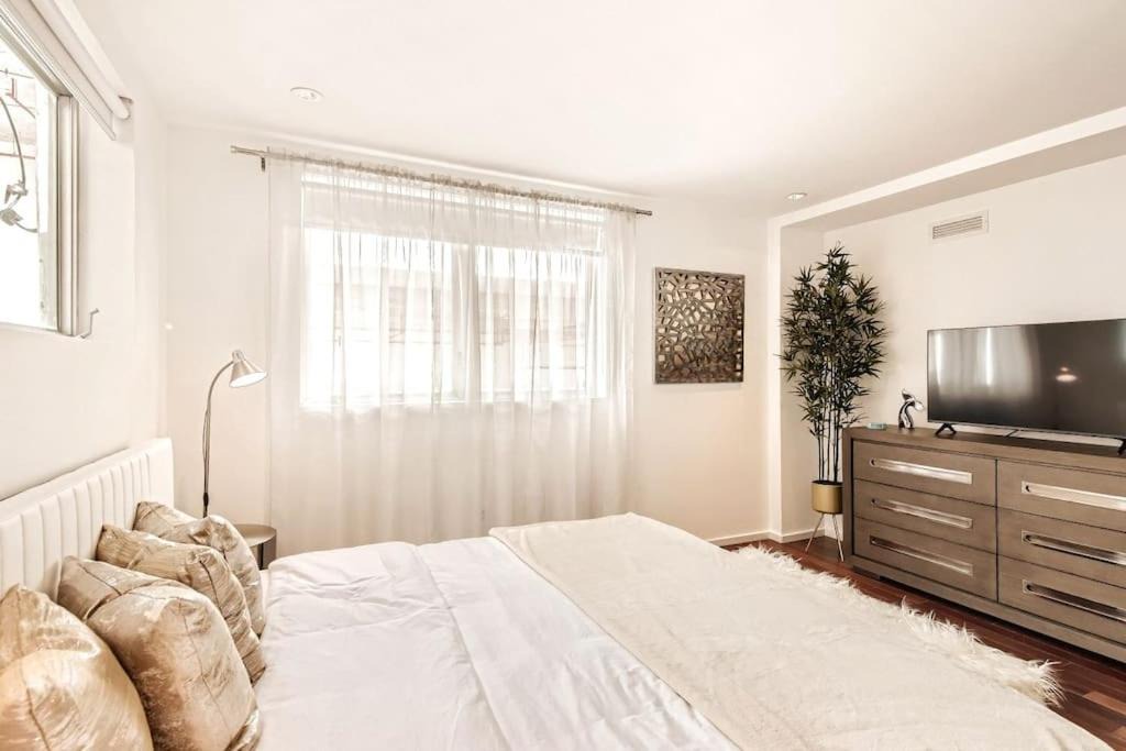 Photo of Bedroom in West Avenue