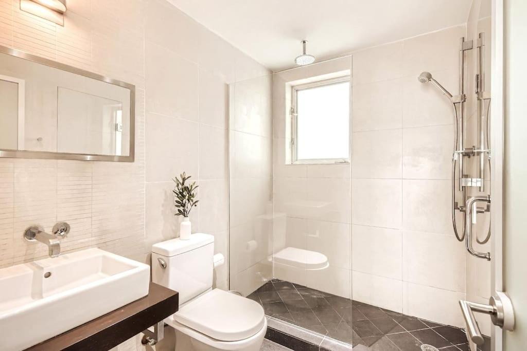 Photo of Bathroom in West Avenue