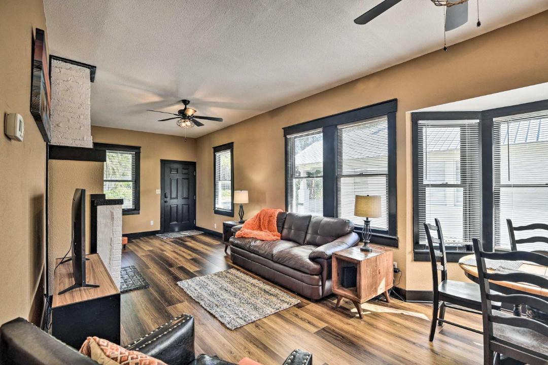 Photo of Livingroom in DeLand