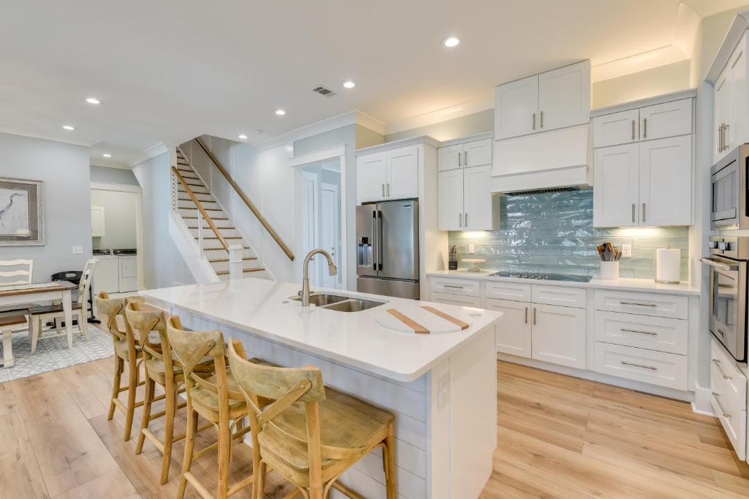 Photo of Others in Avalon Beach Estates