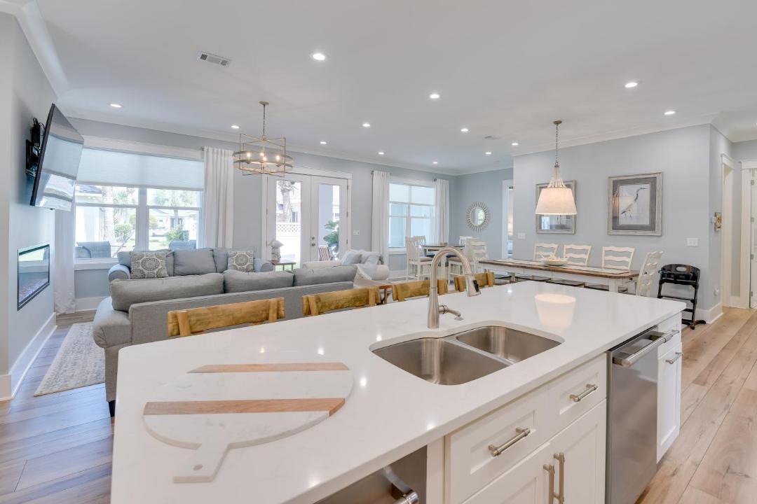 Photo of Others in Avalon Beach Estates