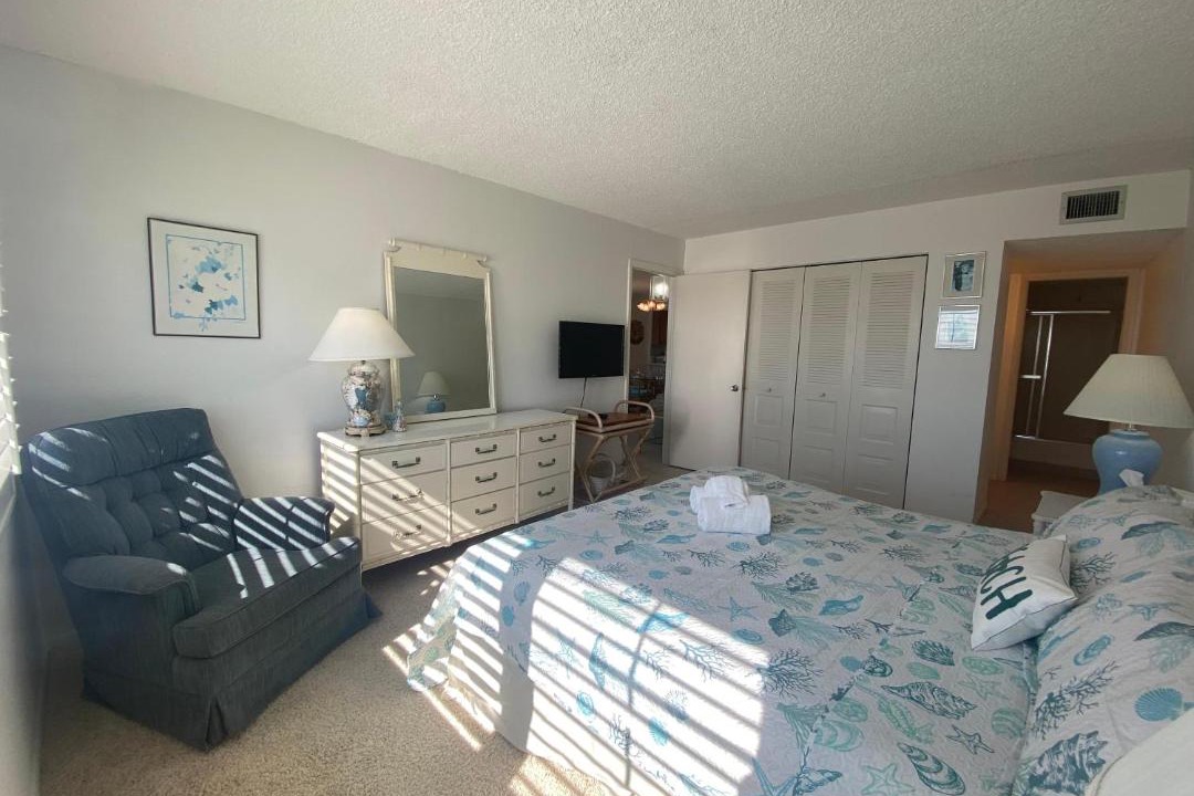 Photo of Bedroom in Mid Island