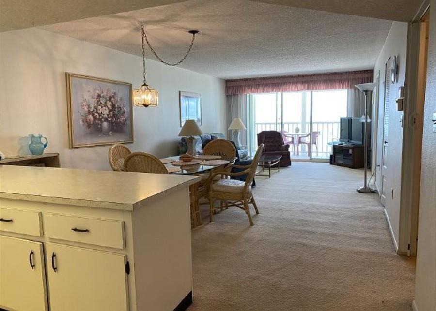 Photo of Livingroom in Mid Island