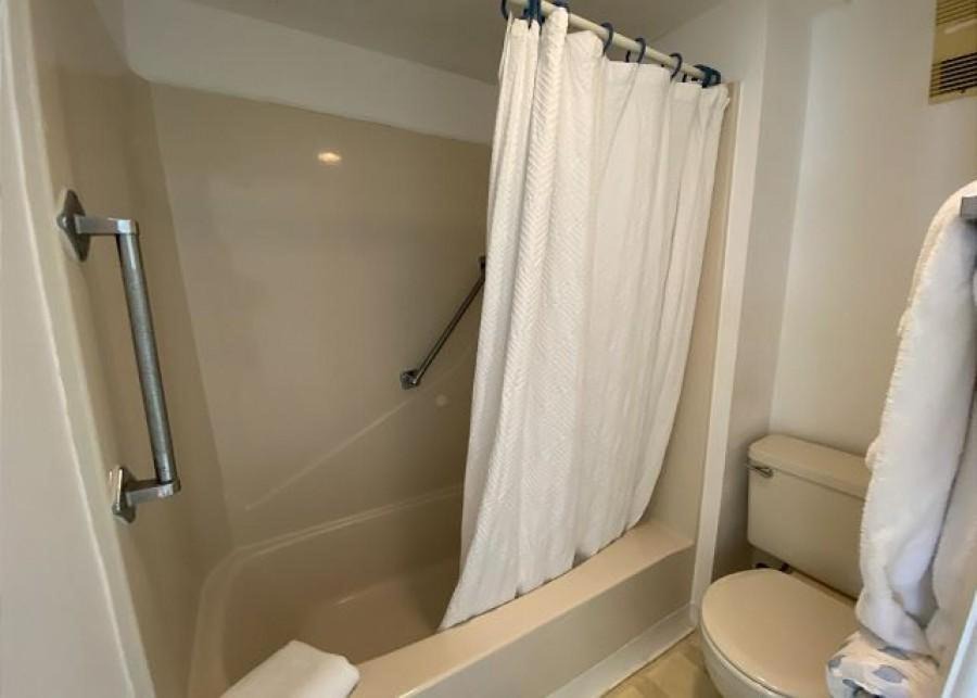 Photo of Bathroom in Mid Island