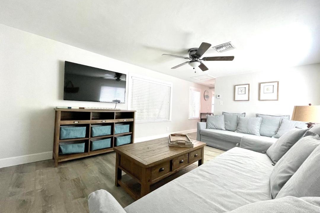 Photo of Livingroom in Redington Shores