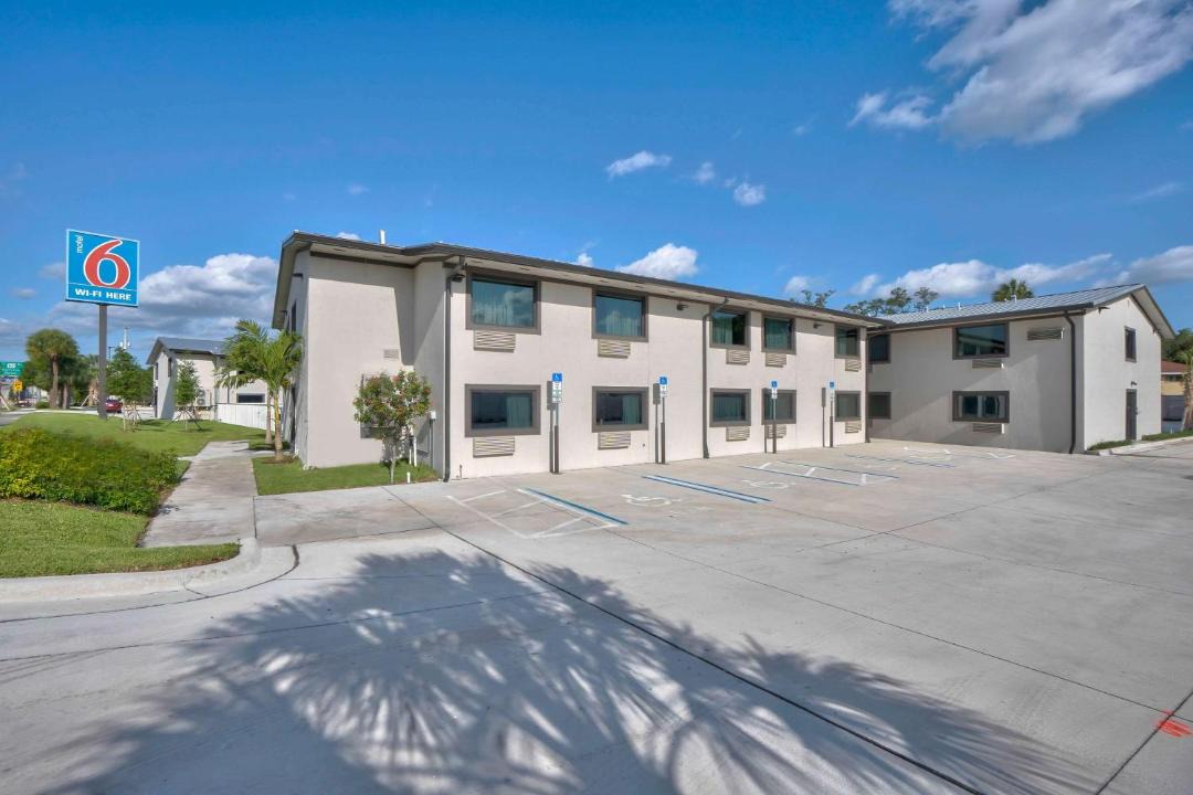 Photo of Buildings in River Oaks