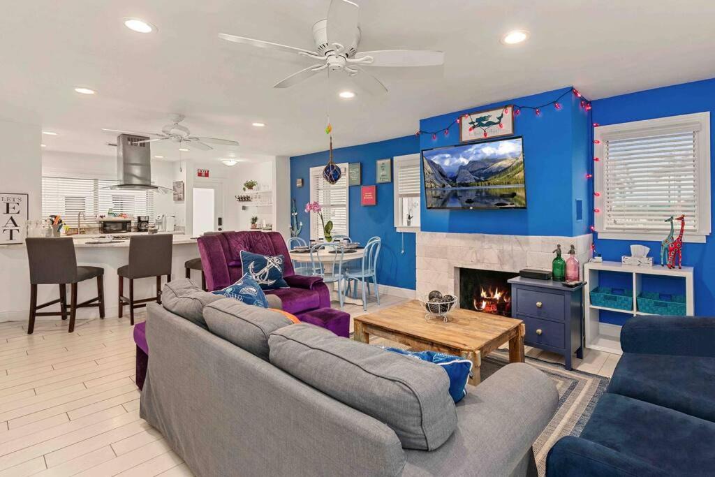 Photo of Livingroom in Hollywood