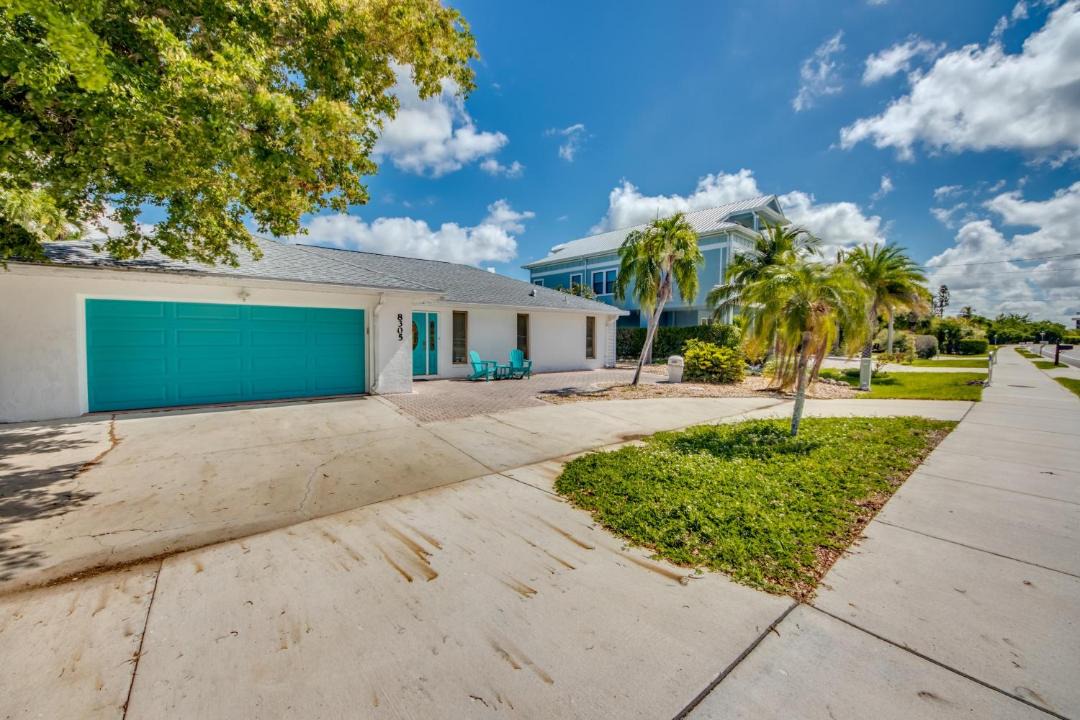 Photo of Buildings in Laguna Shores