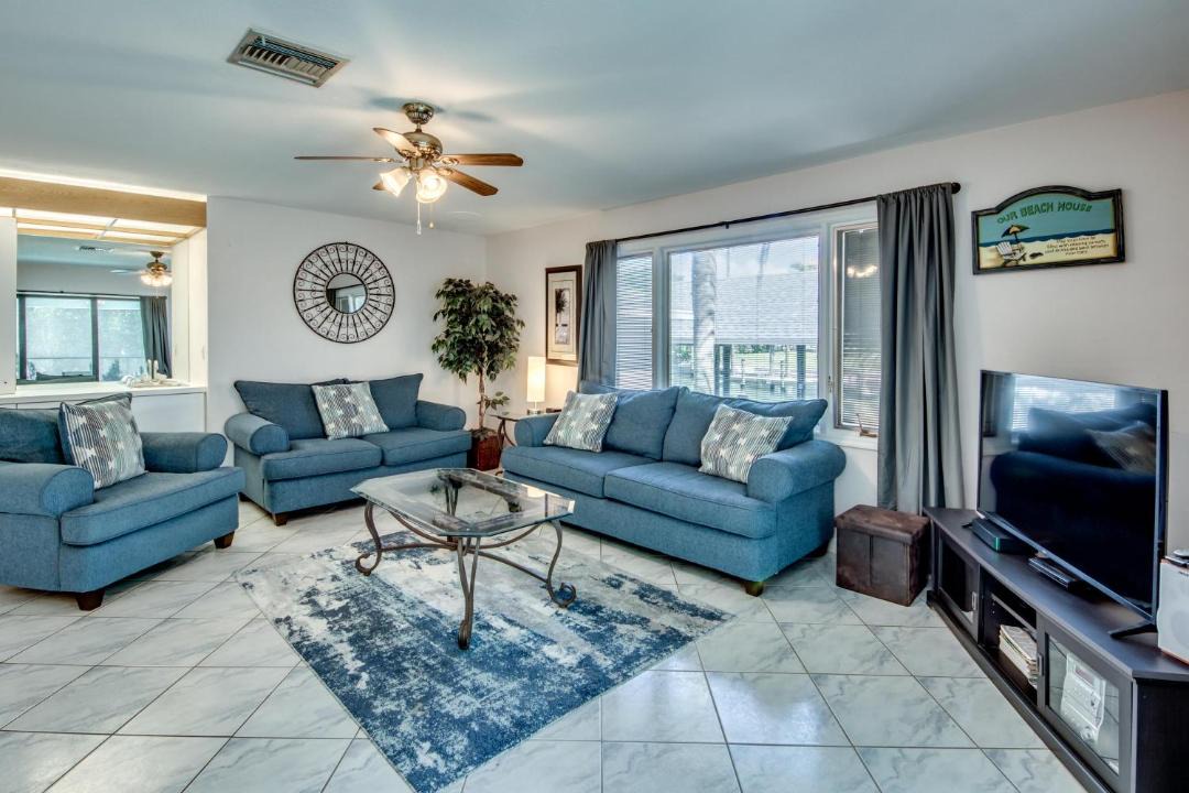 Photo of Livingroom in Laguna Shores