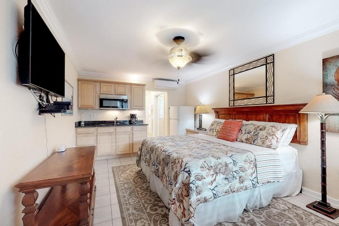 Photo of Bedroom in Pass-a-Grille Historic District