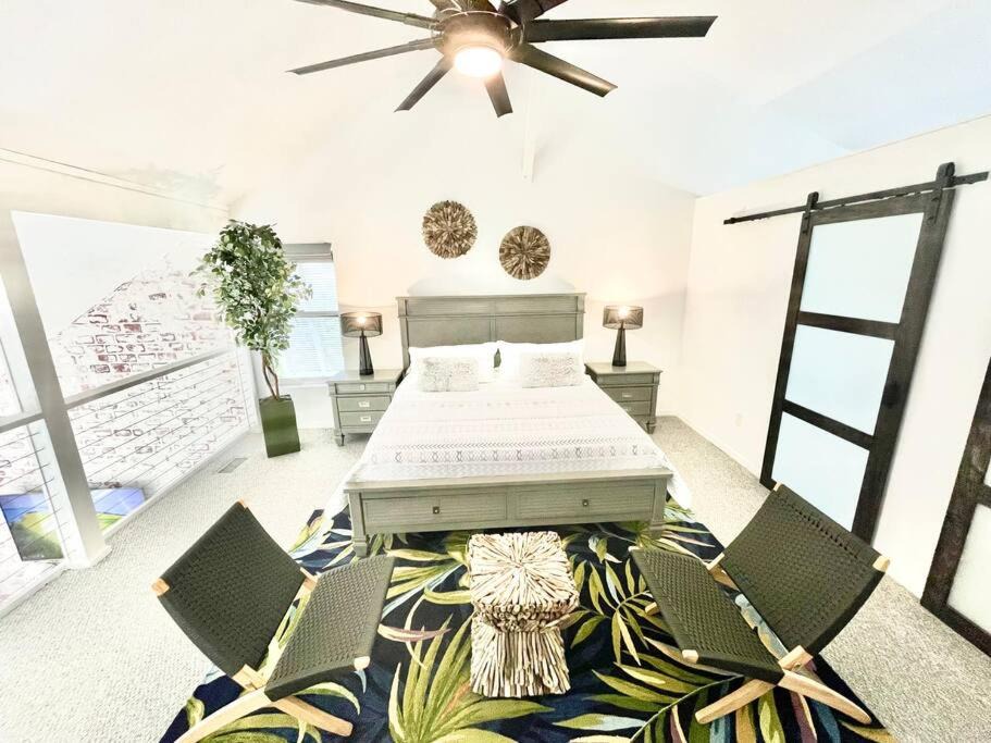 Photo of Bedroom in White City