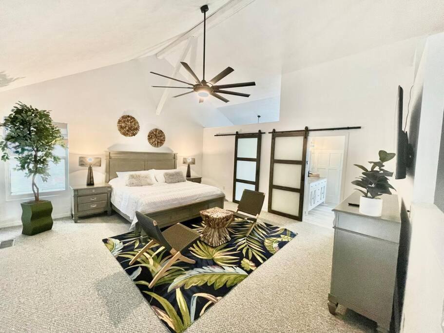 Photo of Bedroom in White City