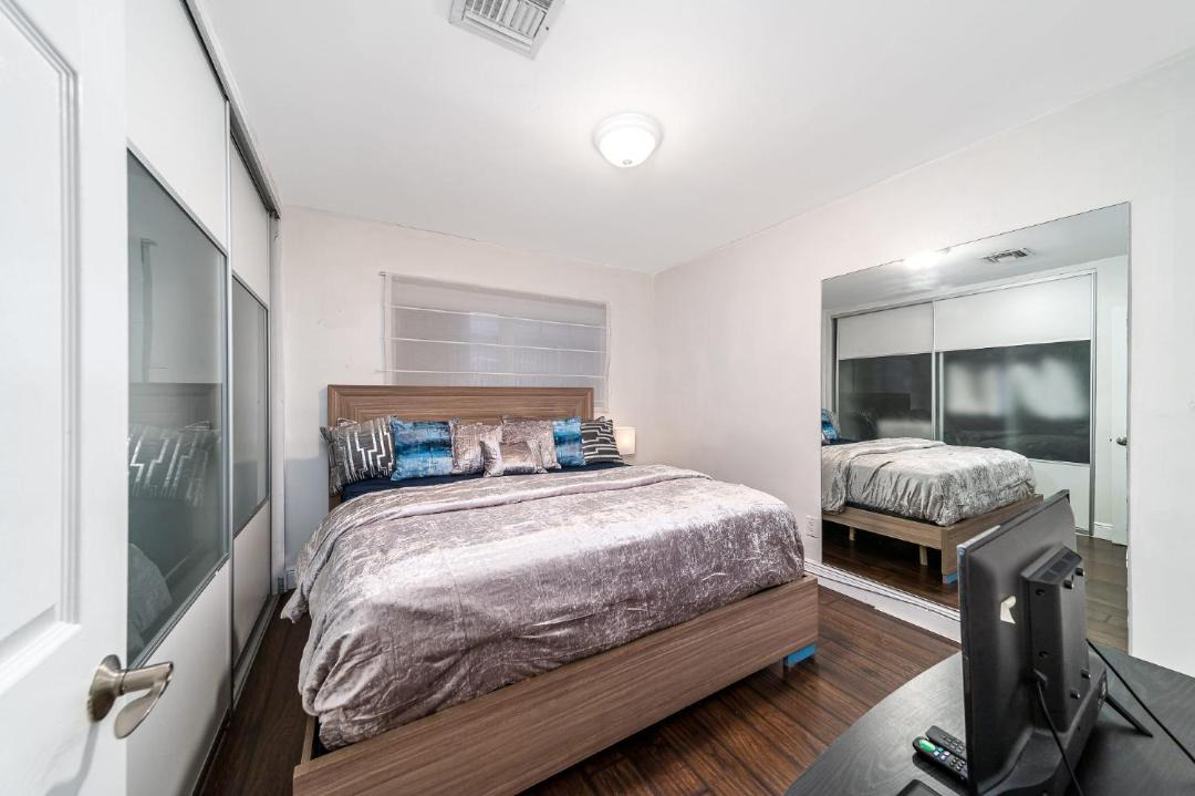 Photo of Bedroom in Ojus