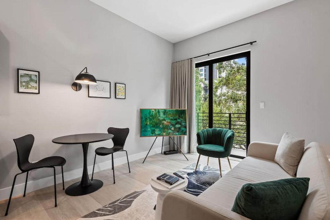 Photo of Livingroom in Flagler Village