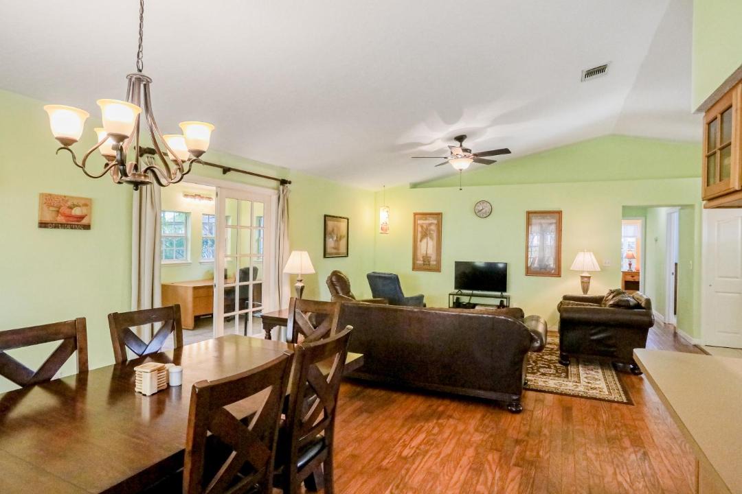 Photo of Livingroom in Palm Harbor