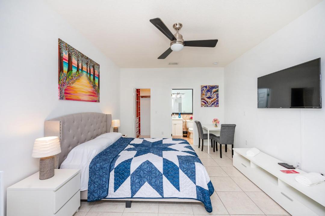 Photo of Bedroom in Ludlam