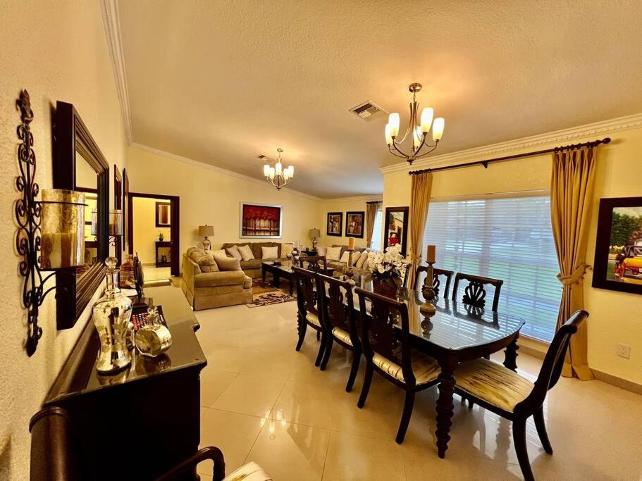 Photo of Livingroom in Richmond West