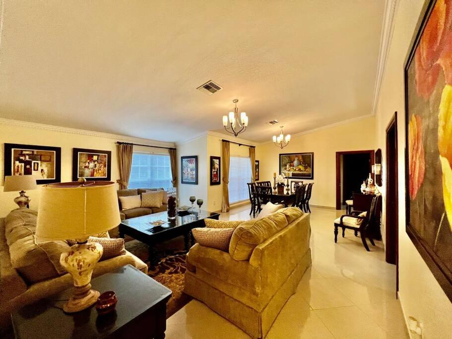 Photo of Livingroom in Richmond West