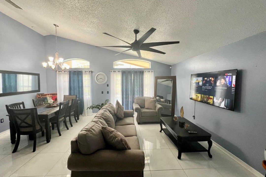 Photo of Livingroom in Westbury