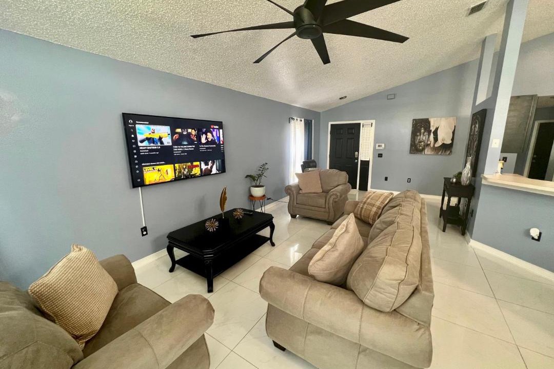Photo of Livingroom in Westbury