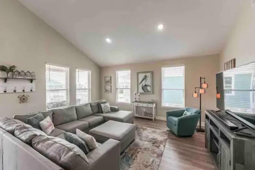 Photo of Livingroom in Cate Gray
