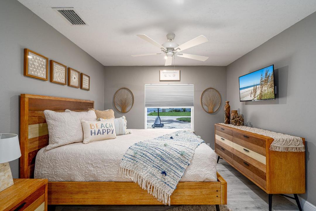 Photo of Bedroom in Cypress Lakes Estates