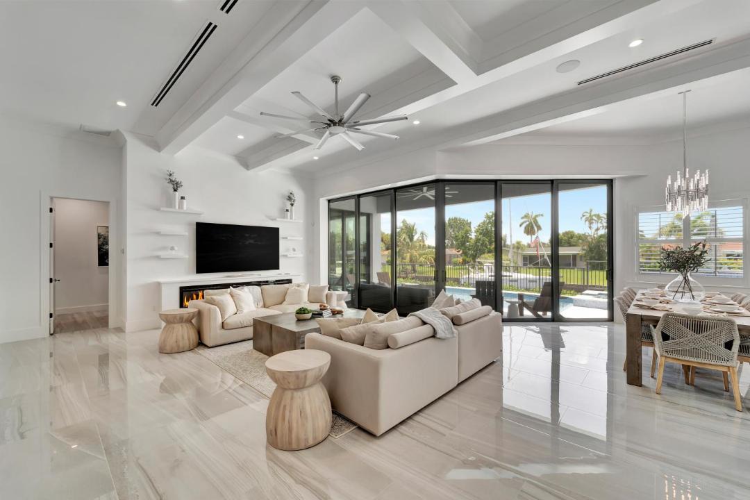 Photo of Livingroom in Yacht Club