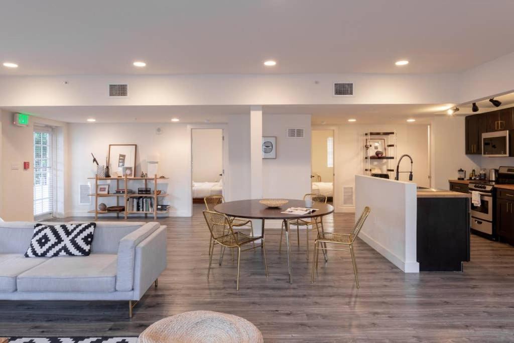 Photo of Livingroom in South Pointe