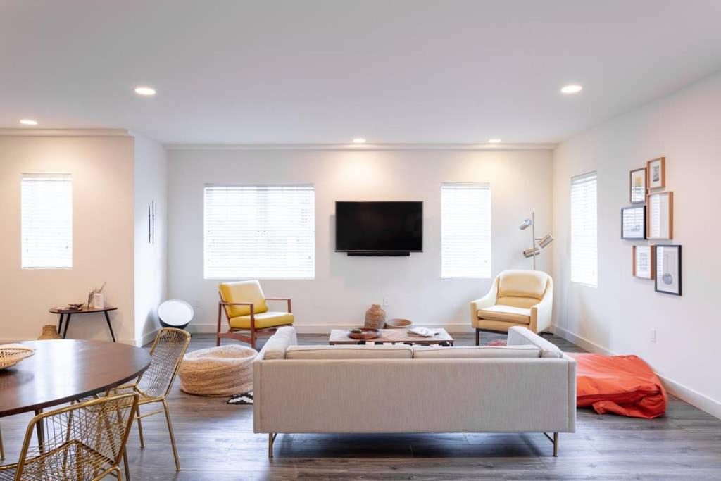 Photo of Livingroom in South Pointe