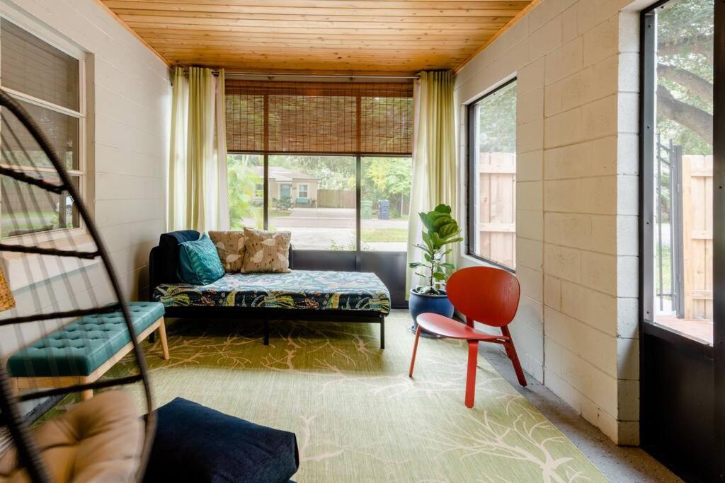 Photo of Livingroom in South Westshore