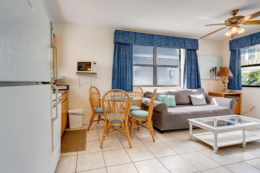 Photo of Livingroom in Redington Beach