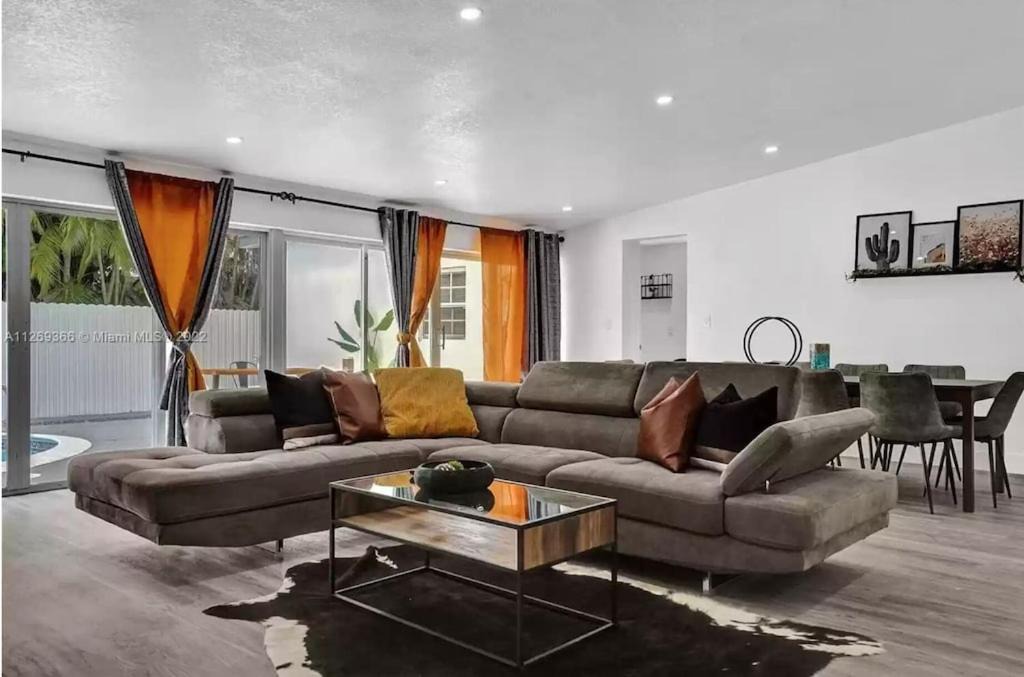 Photo of Livingroom in Ives Estates
